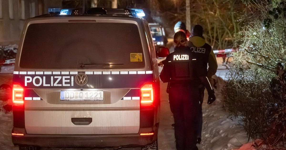 Mann mit einem Messer schwer verletzt