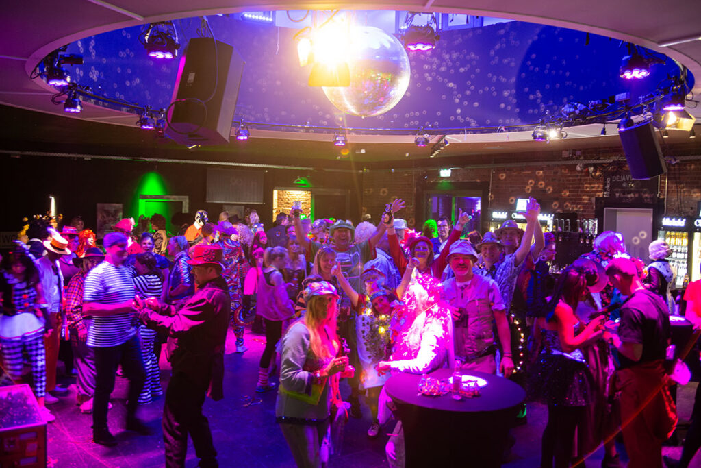 Der Mummenschanz ist DIE Party für Karnevalsmuffel. Foto: Hendrik Müller