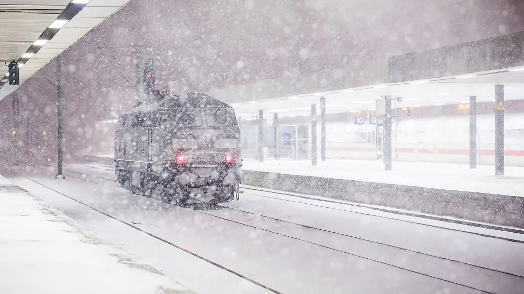 Nach-dem-Stopp-im-Fernverkehr-geht-auch-im-Regionalverkehr-kaum-noch-etwas
