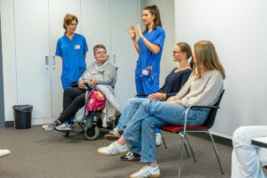 Therapeutinnen und ehemalige Unfallopfer berichten von ihren Erfahrungen. (Foto: Alexianer)