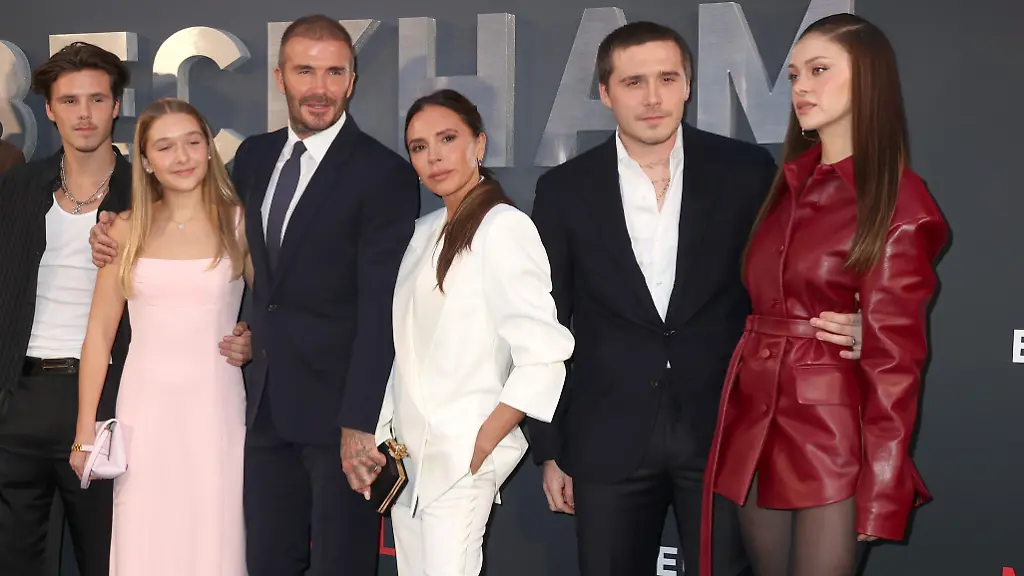 PLEASE-CREDIT-ALL-USES-WORLD-RIGHTS-Mia-Regan-Romeo-Beckham-Cruz-Beckham-Harper-Beckham-David-Beckham-Victoria-Beckham-Brooklyn-Beckham-and-Nicola-Peltz-attend-the-Netflix-UK-Premiere-of-Beckham-at-The-Curzon-Mayfair-in-London