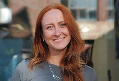 Mit ihren Geschichten wurde Luise Wolff im Jahr 2019 U20-Trize-NRW-Meisterin und im Jahr 2025 NRW-Meisterin im Poetry Slam.