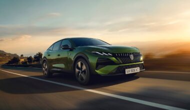 Leicht überarbeitet: Crossover-Mittelklasse Peugeot 408 startet in die zweite Lebensphase