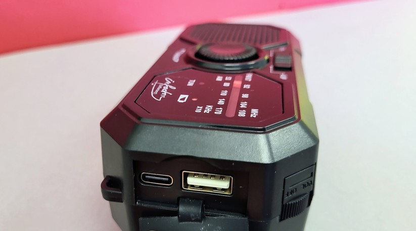 Infactory Solar- und Dynamo-Kofferradio (ZX-3273-919)