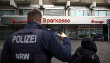 Helfer in Gelsenkirchener Bank?: Reul sieht nach Sparkassen-Einbruch "ein paar Merkwürdigkeiten"