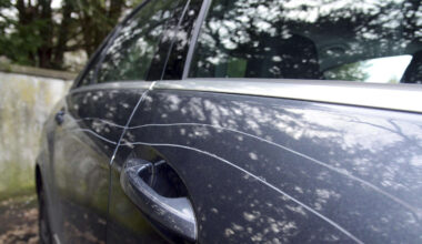 Mutterstadt: Mehrere Pkw in der Karl-Marx-Straße beschädigt – Polizei sucht Zeugen