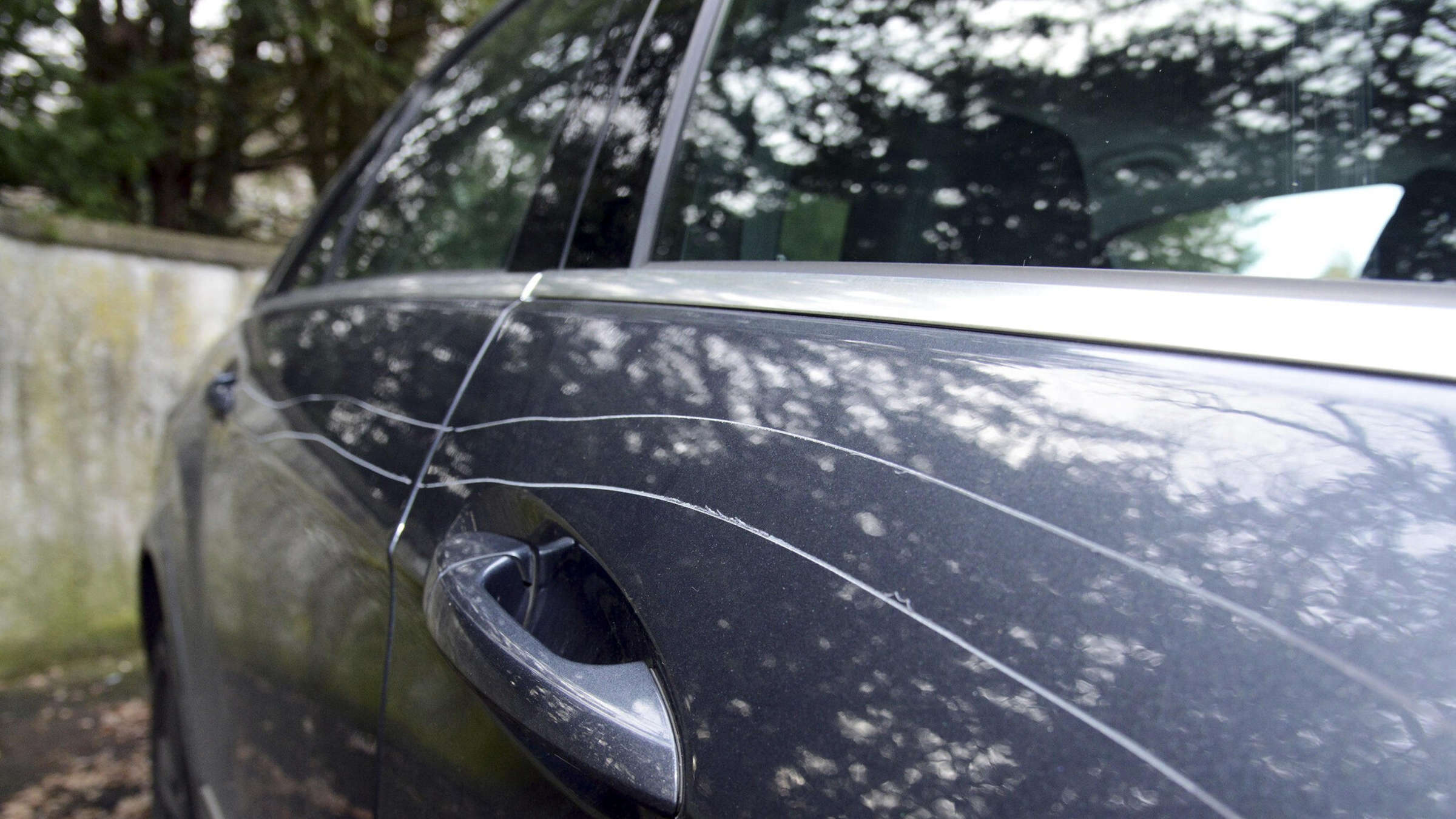 Mutterstadt: Mehrere Pkw in der Karl-Marx-Straße beschädigt – Polizei sucht Zeugen