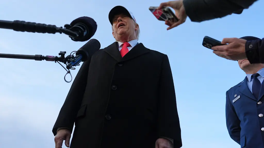 President-Donald-Trump-speaks-with-reporters-at-Joint-Base-Andrews-Tuesday-Jan-13-2026-in-Joint-Base-Andrews-Md