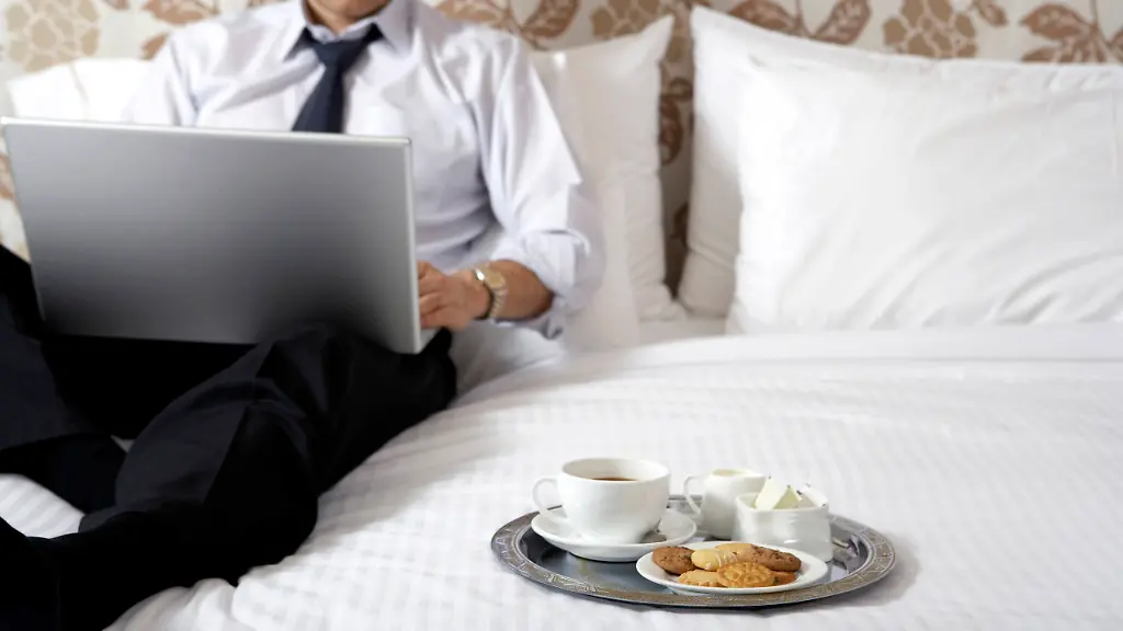 RECORD-DATE-NOT-STATED-Cookies-and-coffee-next-to-Chinese-businessman-Beijing-China-Copyright-xyxBluexJeanxImagesxLLCx-bji0128-0083