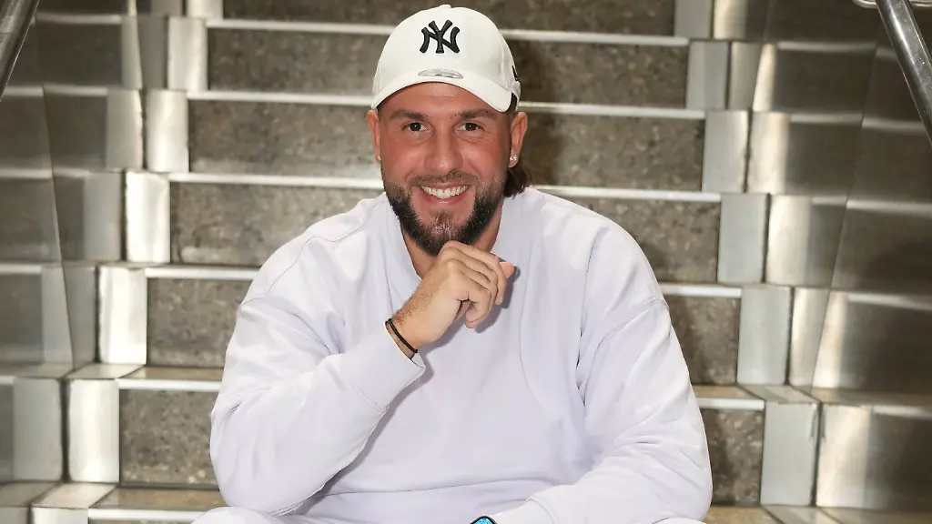 RTL-Dschungelcamp-Frankfurt-2025-Maurice-Dziwak-beim-Abflug-ins-RTL-Dschungelcamp-2025-am-Flughafen-Frankfurt