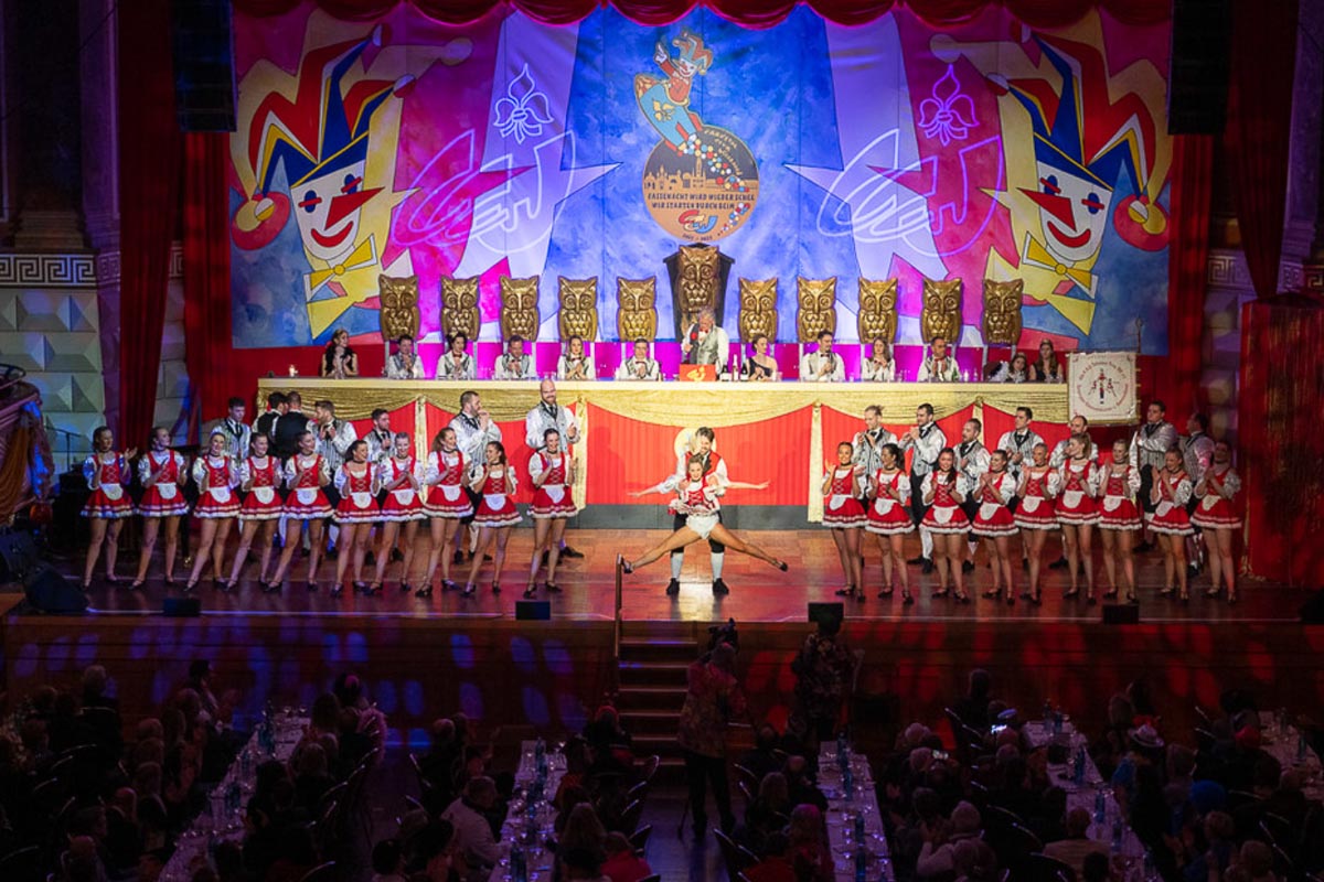 Närrische Riesling-Gala – Wein, Witz und Wiesbadener Lebenslust