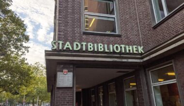 Stadtbibliothek aufgeschlossen: „Der große Conti-Atlas für Kraftfahrer“