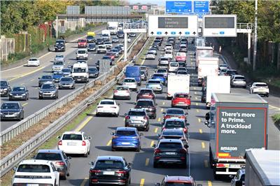 NRW weiter staugeplagt - Essen und Köln mit hoher Belastung