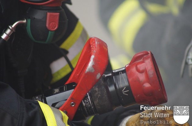 FW Witten: Ruhige Silvesternacht für die Wittener Feuerwehr, fünf Kleinbrände