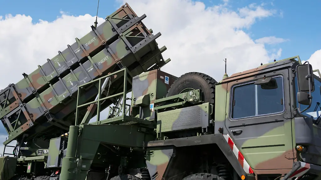 Symbolbild-zum-Thema-Deutschland-liefert-Patriot-Systeme-Unterstuetzung-fuer-die-ukrainische-Flugabwehr