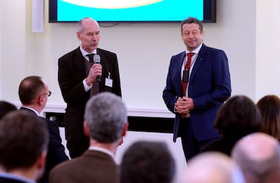 Uwe Leicht, geistlicher Vorsteher (l.), und Dietmar Volk, kaufmännischer Direktor der Stiftung Tannenhof, stellten beim Neujahrsempfang die Pläne für die kommenden Jahre vor.