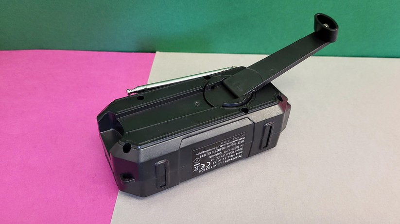 Infactory Solar- und Dynamo-Kofferradio (ZX-3273-919)