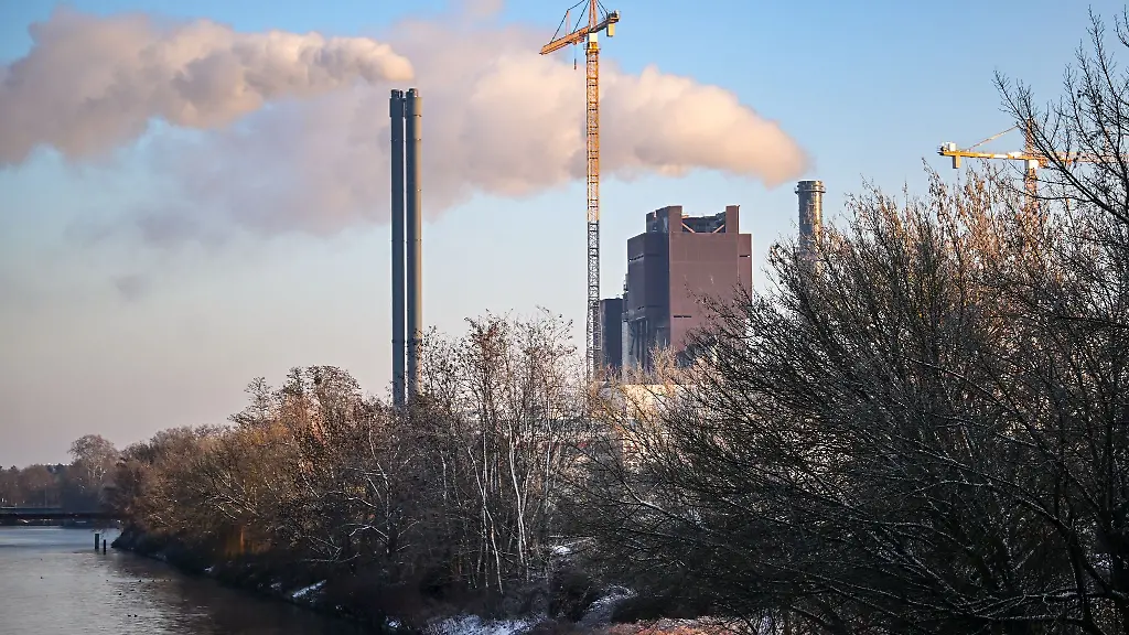 Tagelang-waren-Tausende-von-Haushalten-im-Berliner-Suedwesten-ohne-Strom