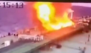 Drohnen an Russlands Küste: Ukraine attackiert Öl-Tanker - Video zeigt Einschlag