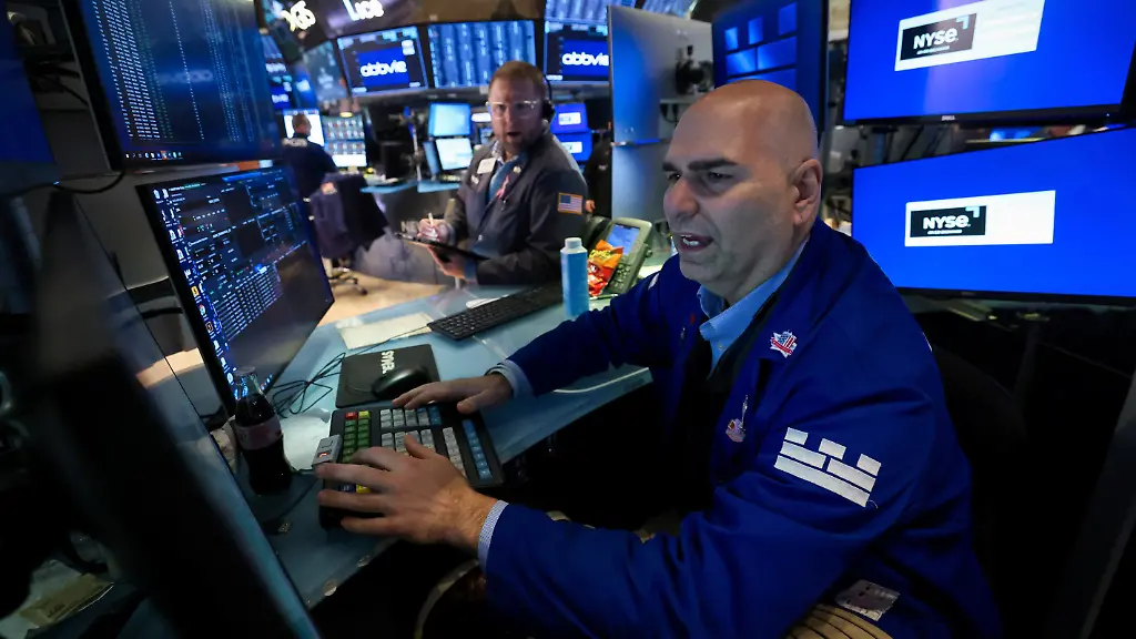 Traders-work-on-the-floor-at-the-New-York-Stock-Exchange-NYSE-in-New-York-City-U-S-January-13-2026