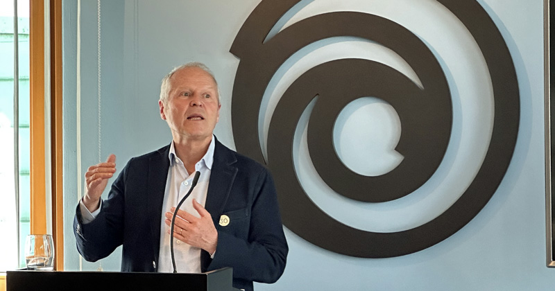 Ubisoft-CEO Yves Guillemot bei der 30-Jahres-Feier von Ubisoft Mainz im Mai 2025 (Foto: GamesWirtschaft)