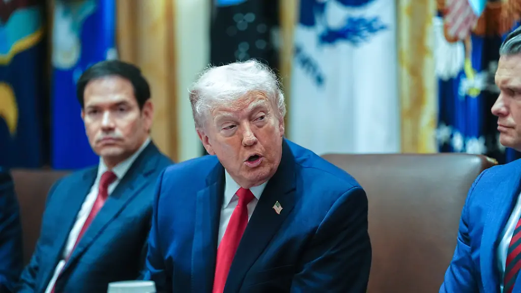 United-States-President-Donald-J-Trump-participates-in-a-Cabinet-meeting-in-the-Cabinet-Room-of-the-White-House-in-Washington-DC-USA-on-Thursday-January-29-2026-This-will-be-the-first-public-meeting-of-his-Cabinet-since-the-beginning-of-the-ICE-CBP-operations-in-Minneapolis-Minnesota-US-Secretary-of-State-Marco-Rubio-looks-on-from-left-and-US-Secretary-of-War-Pete-Hegseth-looks-on-from-right-edge