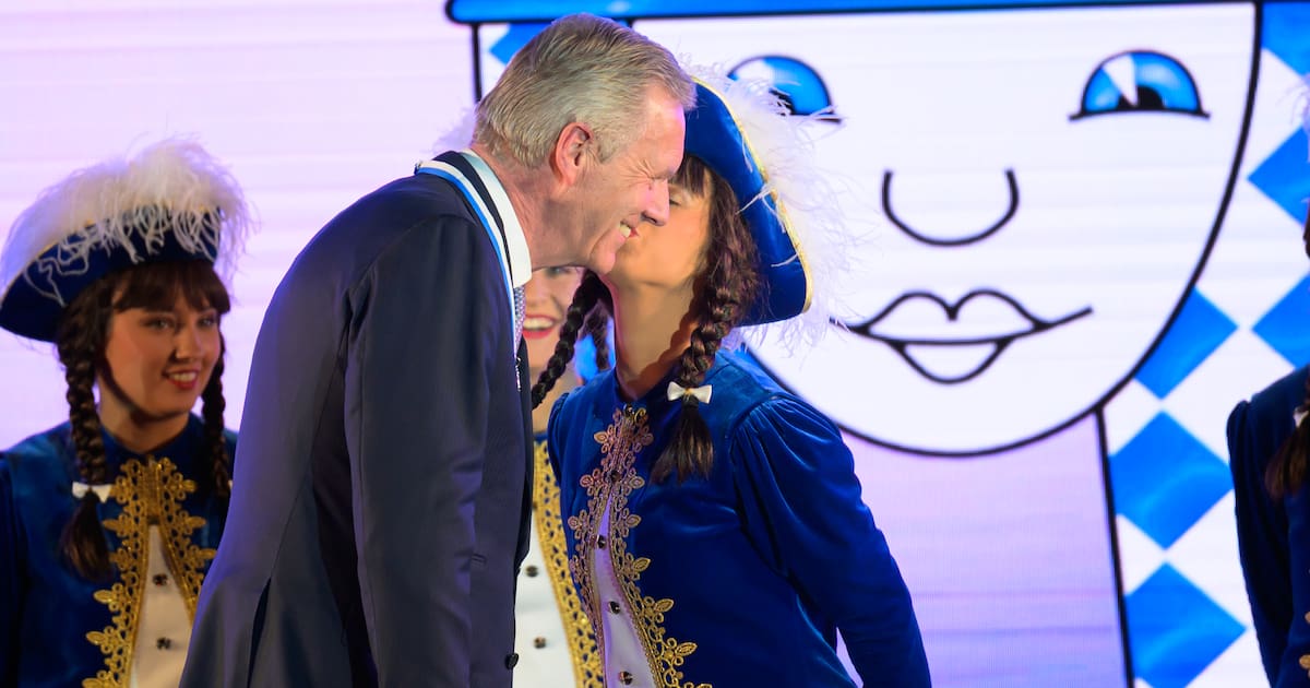 Christian Wulff feiert in Hannover Karneval mit Küsschen, Liebes-Aus bei Bettina