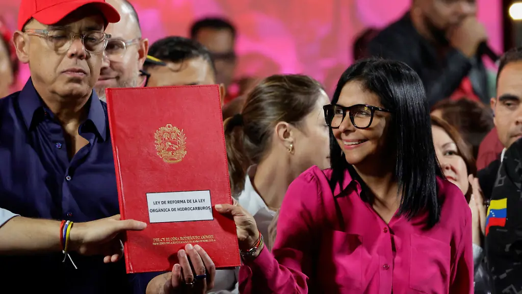 Venezuela-s-National-Assembly-President-Jorge-Rodriguez-and-Venezuela-s-interim-President-Delcy-Rodriguez-hold-a-copy-of-the-new-oil-law-reform-during-a-protest-held-by-Venezuelan-oil-workers-in-support-of-reforming-the-country-s-main-oil-law-and-the-release-of-ousted-president-Nicolas-Maduro-and-his-wife-Cilia-Flores-at-Miraflores-Palace-in-Caracas-Venezuela-January-29-2026