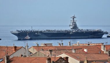 Trump schickt "Armada": Iran droht USA: Zu "Krieg mit allen Mitteln" bereit