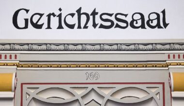 Sachsen-Anhalt: Partnerin angezündet: Mann steht in Halle vor Gericht