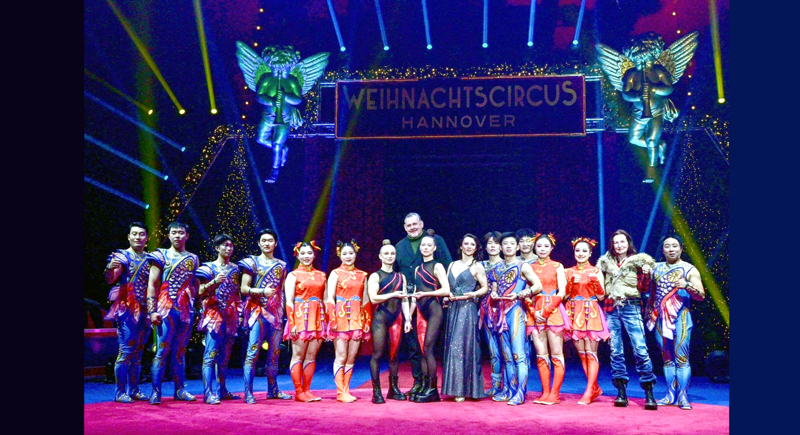 Duo Antresol gewinnt im Weihnachtszirkus – Publikum krönt drei Königinnen der Lüfte