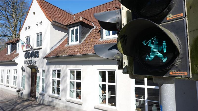Wikinger-Ampelmännchen regeln Verkehr bei Haithabu. (Archivbild)