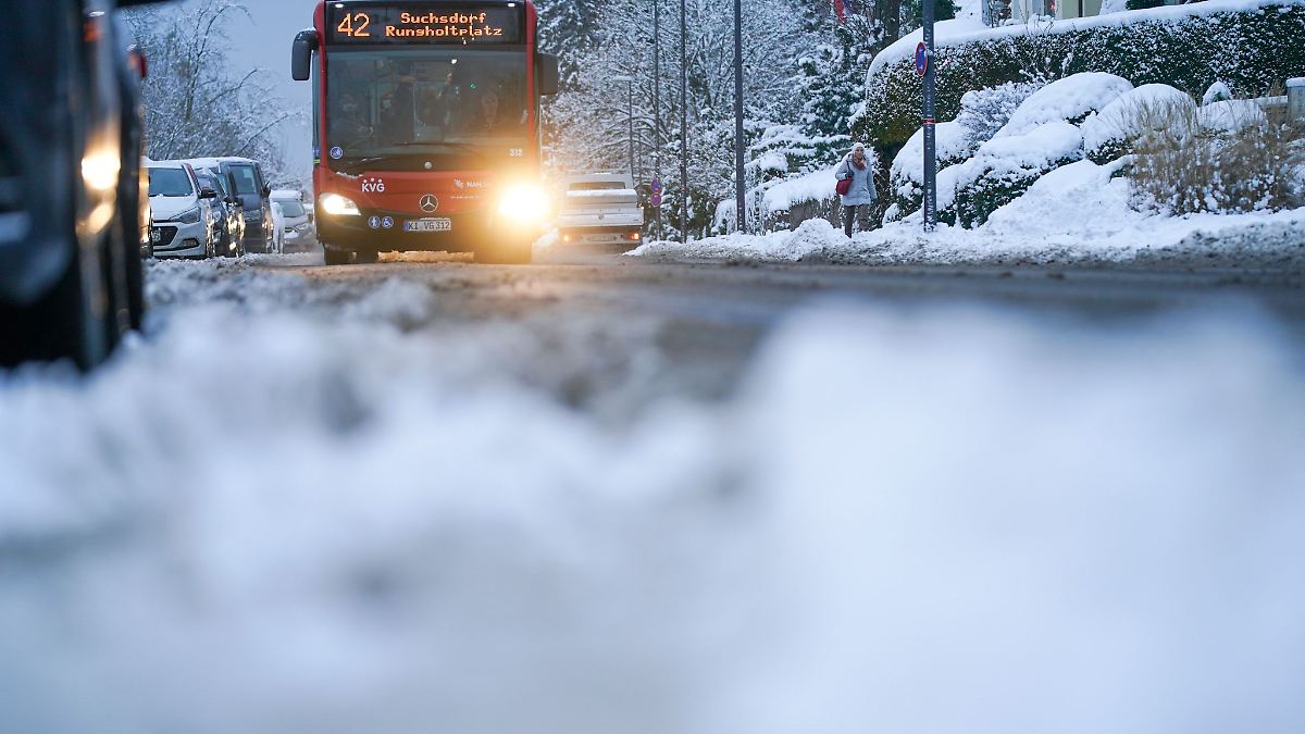 Hamburg & Schleswig-Holstein: Nach Winterchaos: Kieler Buslinien nehmen Betrieb wieder auf