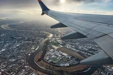 Als Dynamo Dresden am Sonnabend im Flugzeug von Klotzsche aus in Richtung Türkei startete, konnten Spieler, Betreuer und mitreisende Fans aus der Luft das Trainingsgelände im Ostragehege bewundern.