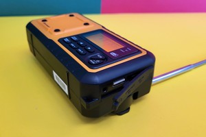 Soundmaster DAB112OR im Test: Kompaktes Kurbelradio ist gut & günstig 