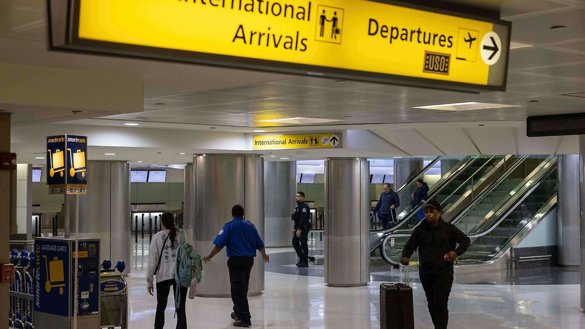 Unter anderem Russland, Somalia und Iran: Gegen Einwanderungswillige: USA frieren Visaverfahren für 75 Länder ein