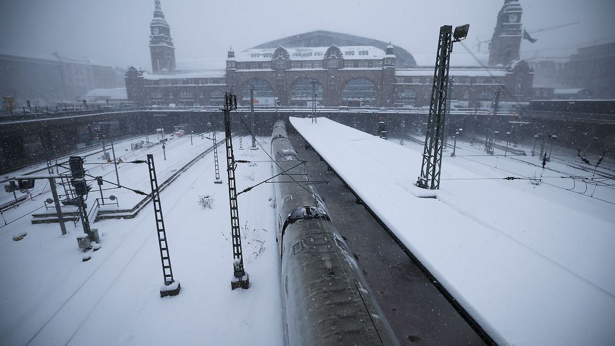 Hamburg & Schleswig-Holstein: Sturmtief "Elli" wirbelt in Hamburg vieles durcheinander