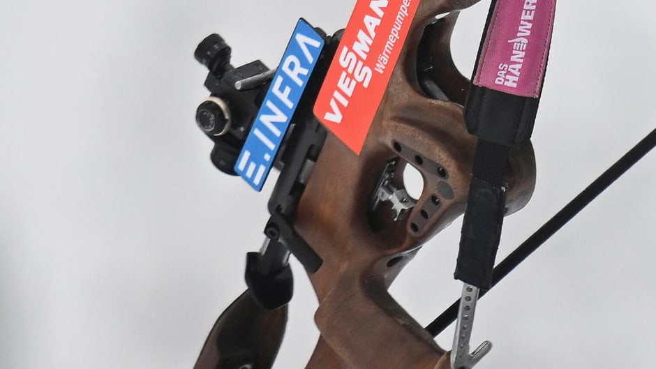 Der Ring ist an Strelows Gewehr am Visierrädchen befestigt