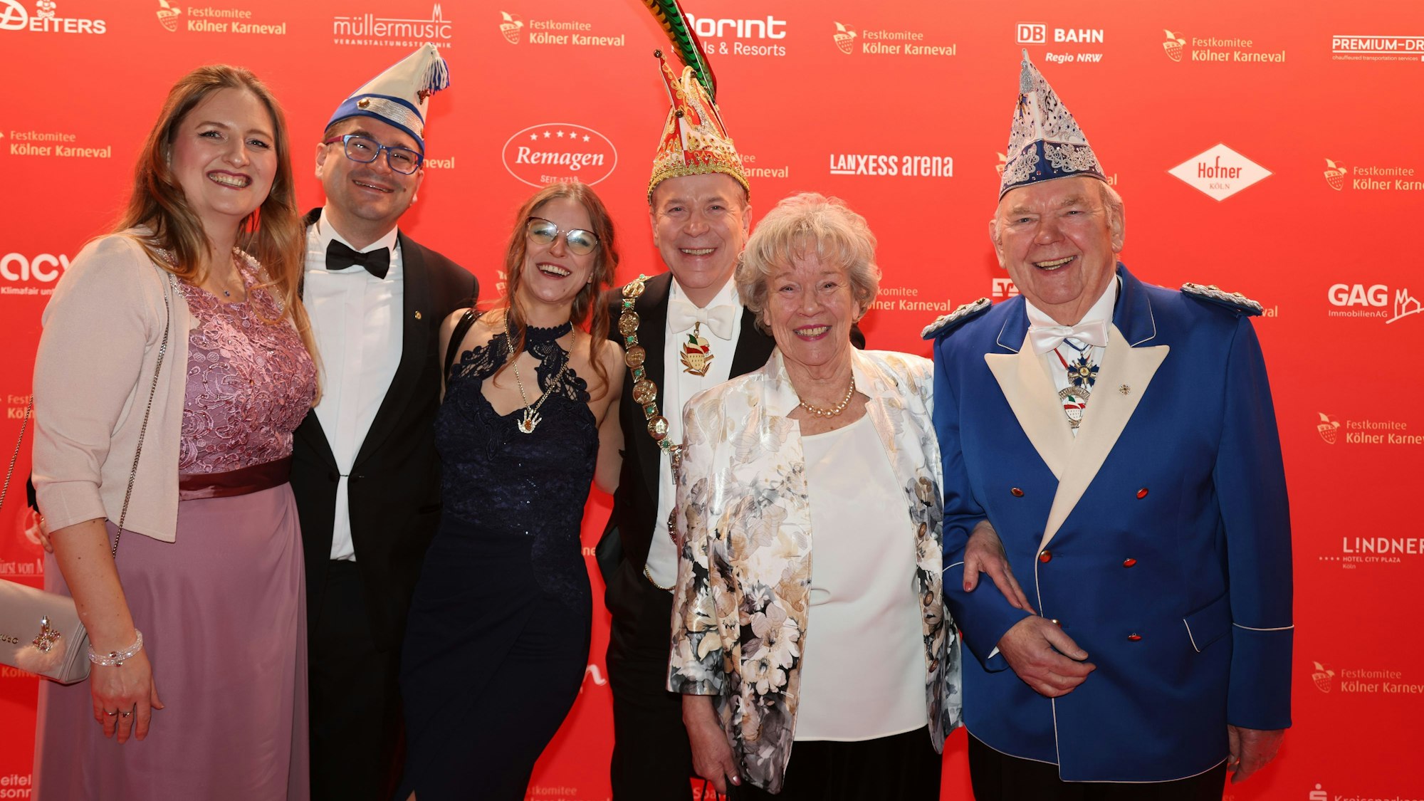 Christoph Kuckelkorn mit seiner Familie bei der Proklamation.