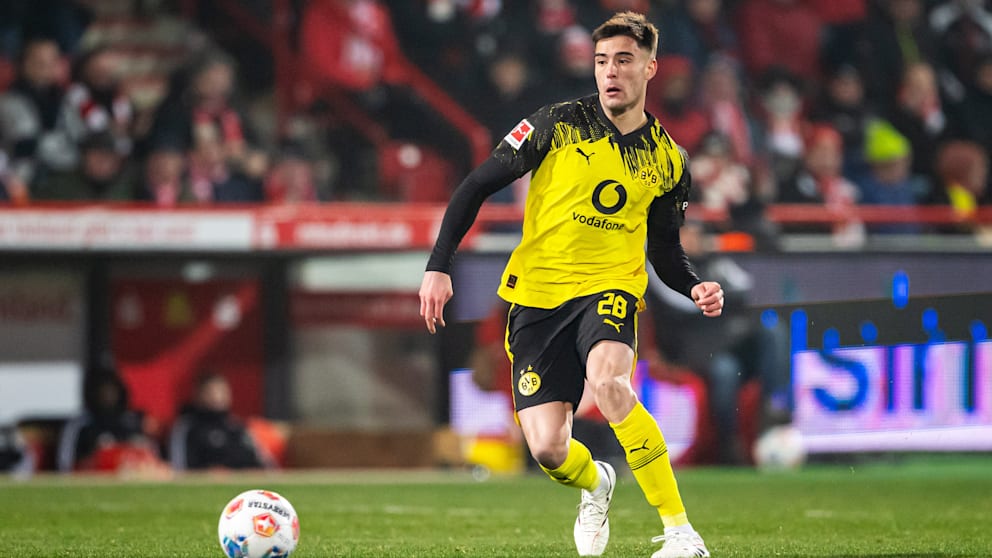 Aaron Anselmino (20) verlässt den BVB nach nur etwa fünf Monaten im Klub