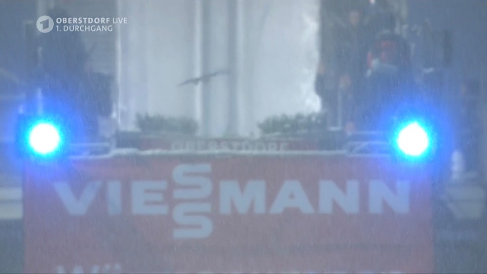 Der Ski fliegt durch die Gegend