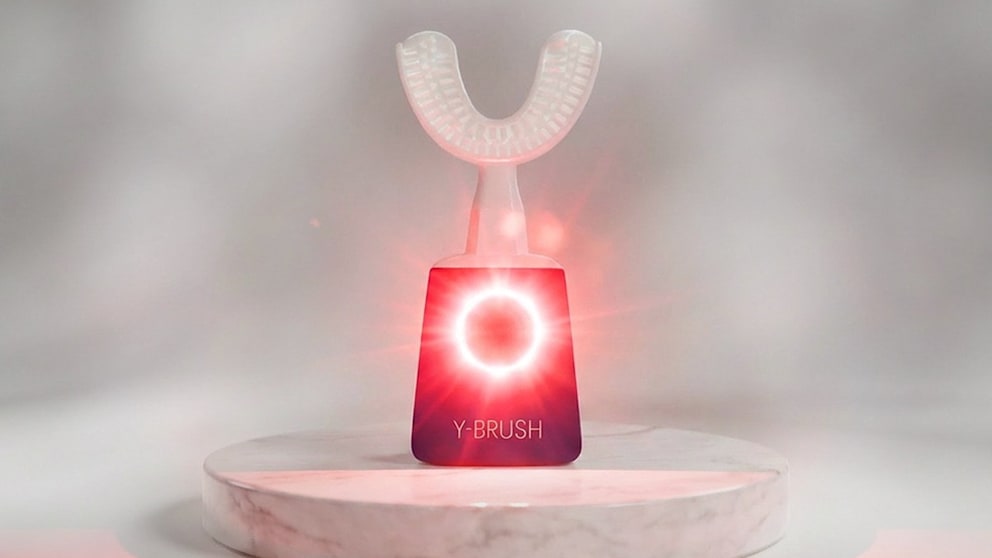 Zähneputzen wird mit der Y-Brush so schnell wie nie. Sie putzt alle Zähne gleichzeitig – in wenigen Sekunden. Sensoren erkennen die Zahnstellung und passen die Reinigung automatisch an