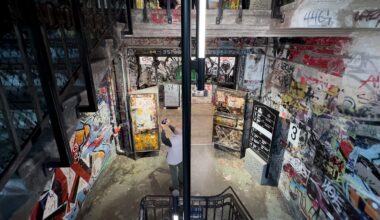 DAS rät Kunstmarkt-Experte Magnus Resch: Kann man auch mit kleinem Geld Kunst kaufen? | Geld