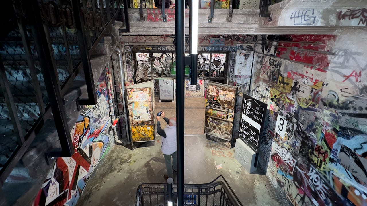 DAS rät Kunstmarkt-Experte Magnus Resch: Kann man auch mit kleinem Geld Kunst kaufen? | Geld