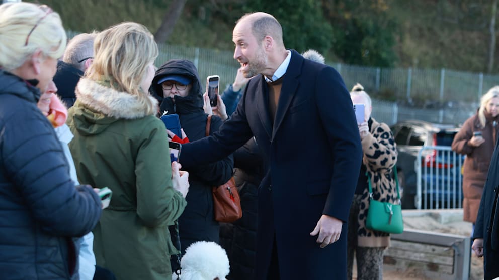 Prinz William im November 2025 unterwegs in Colwyn Bay, im nördlichen Wales. Dort plauderte er auch Details über seine neue Leidenschaft fürs Eisbaden aus