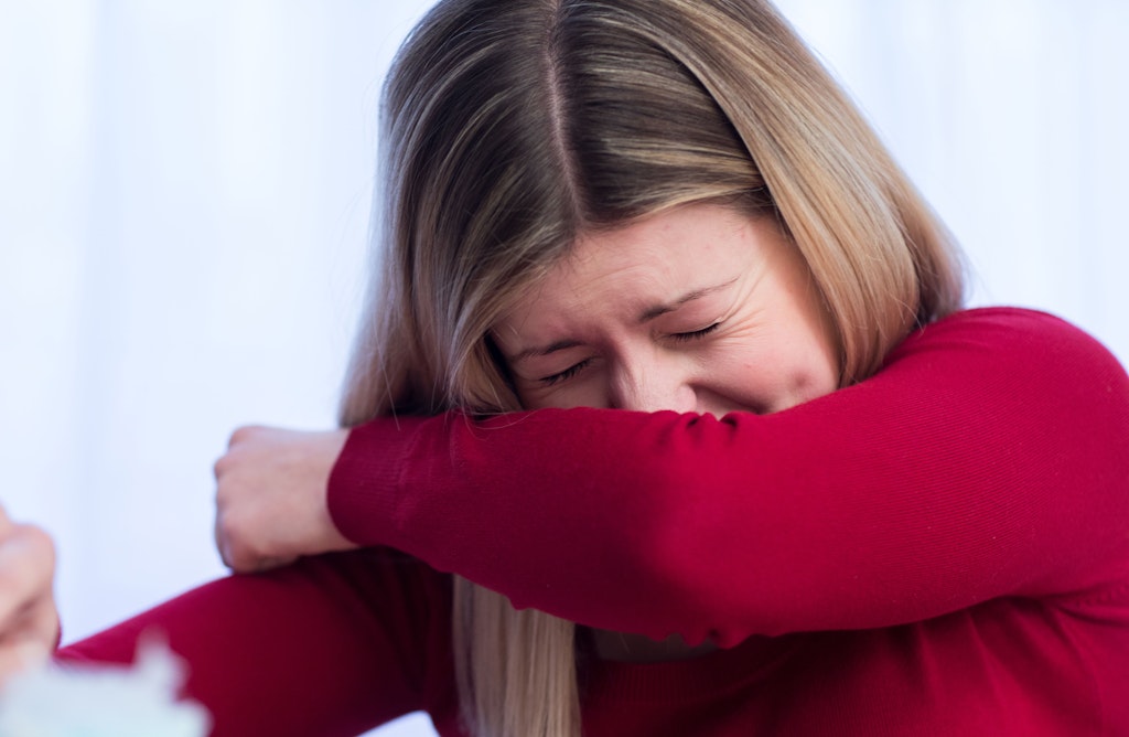Diese Art, in Bus und Bahn zu husten, geht aktuell viral