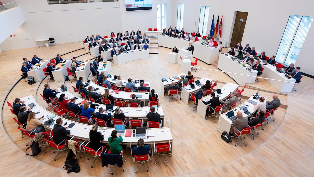 Sondersitzung nach Koalitions-Aus: Neuwahlen in Brandenburg? | Politik