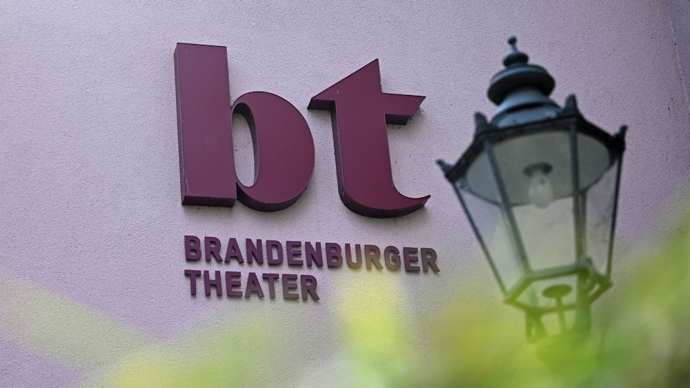 „Ohne dieses Haus wäre ich keine Künstlerin“: Anna Loos will die Intendanz des Theaters in Brandenburg an der Havel übernehmen, wo sie geboren wurde. (Archivbild)