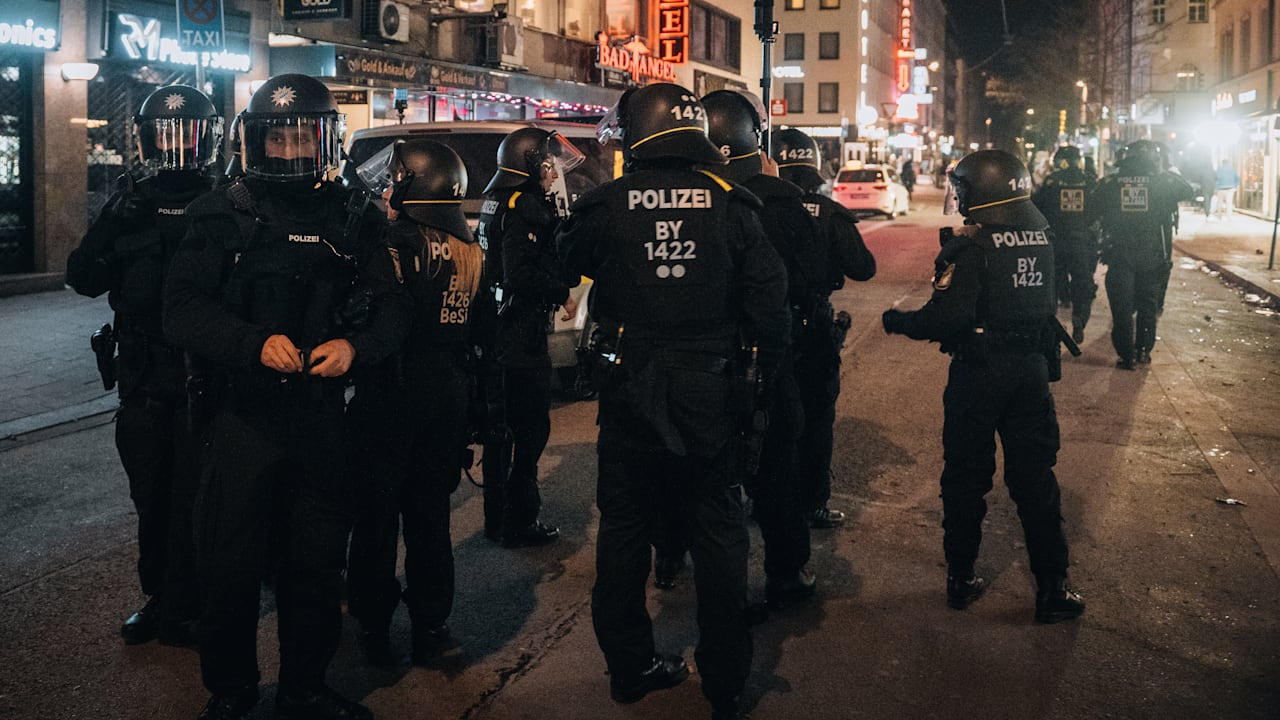 Silvester: BILD im Streifenwagen mit Bayerns härtesten Jungs | Regional