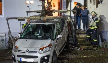 Kurioser Unfall in Mainz: Fahrerin fährt rückwärts Treppe hoch